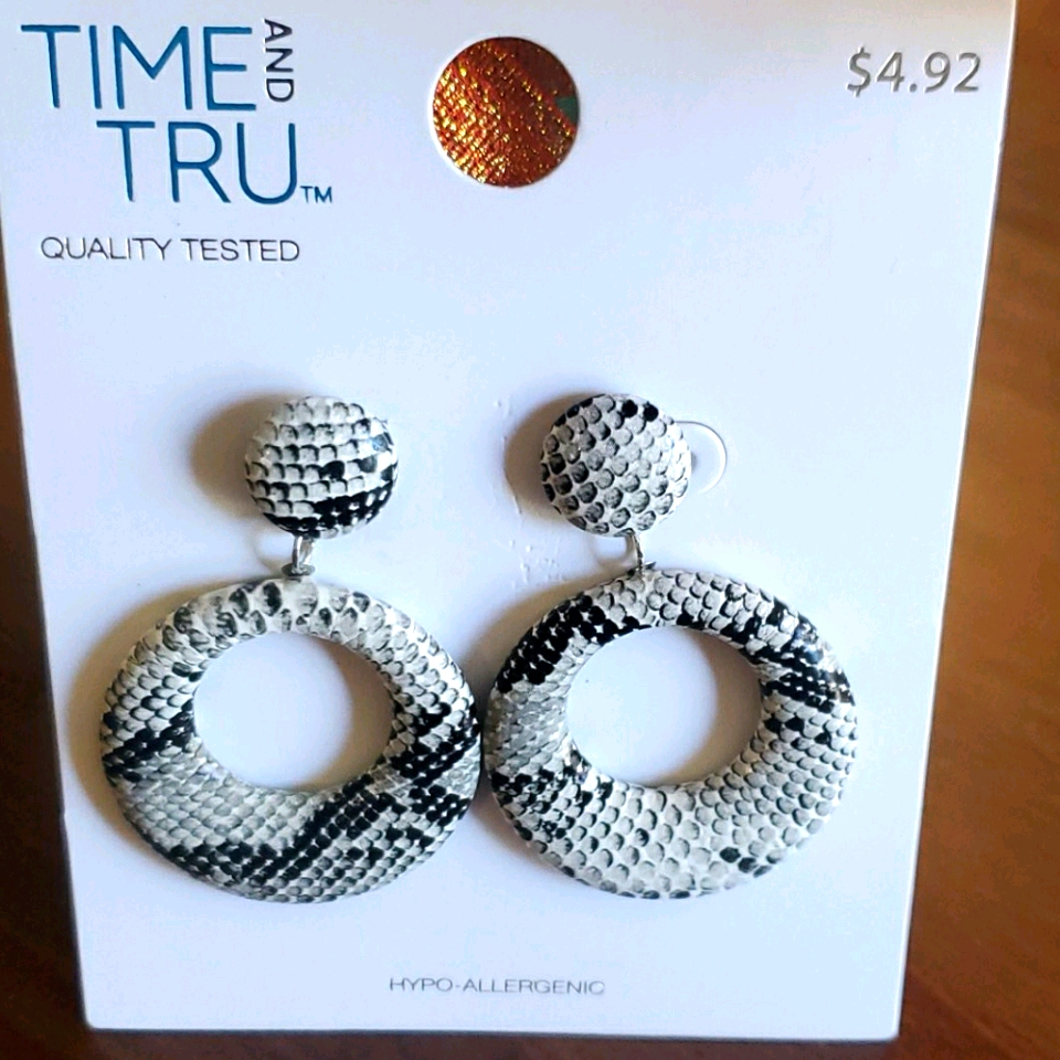 Time And Tru Black And White Snake Print Earrings 10$